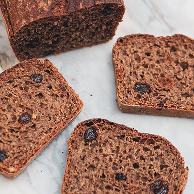 Pan de centeno masa madre con uvas pasas