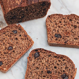 Pan de centeno masa madre con uvas pasas