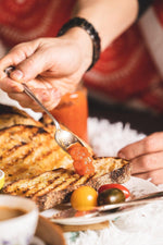 Cargar imagen en el visor de la galería, Salsa casera de tomates para tus preparaciones con pan Suculenta Panadería
